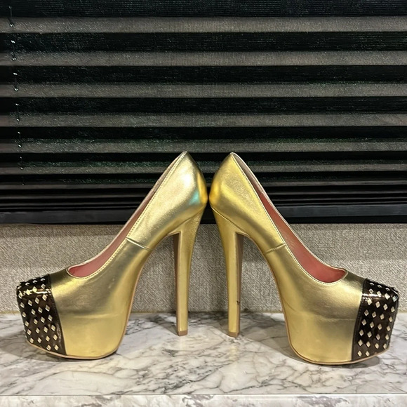 Shoe Republic LA Venerable Women’s Gold Platform Flat Almond Black Toe Heels NIB - Picture 6 of 8